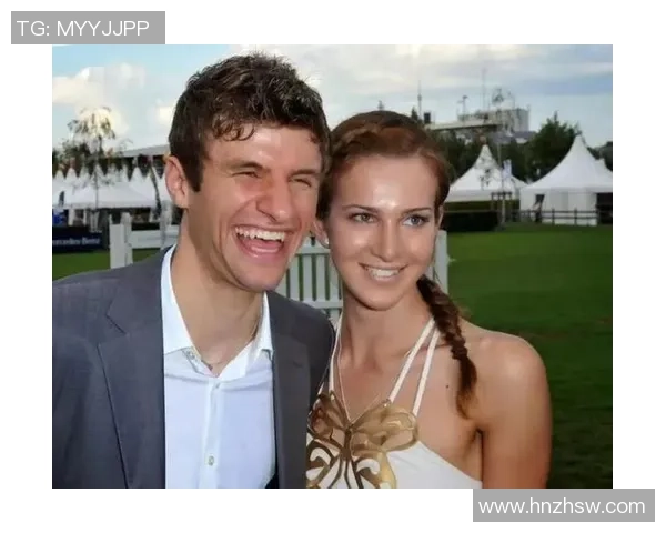 足球明星与模特妻子的甜蜜瞬间照片大赏展现他们的幸福生活与时尚魅力